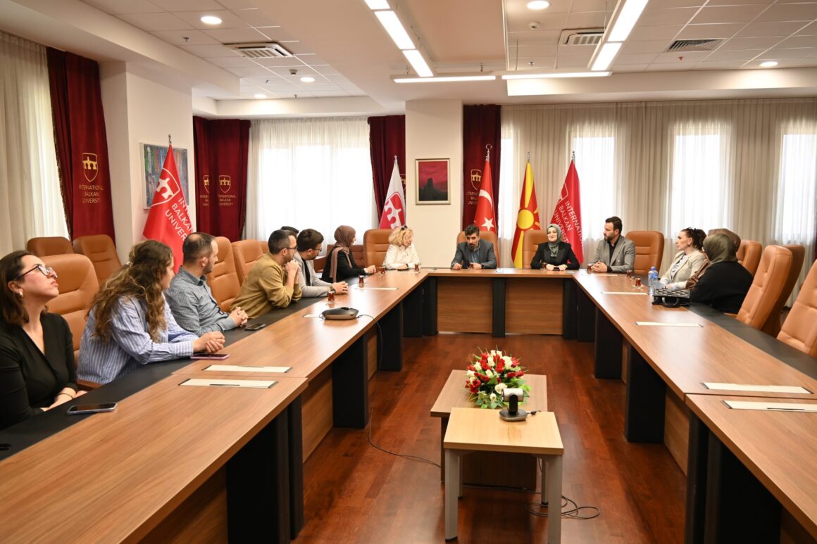 IBU Hosts Heartwarming Alumni Gathering, Strengthening Lifelong Bonds