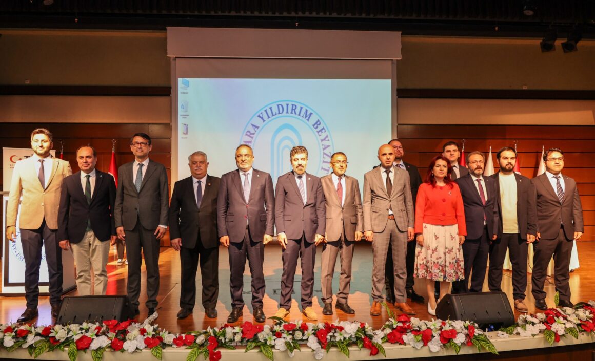Exploring the Algorithmic Era: IBU Participates in High-Level AI and Communication Panels in Ankara