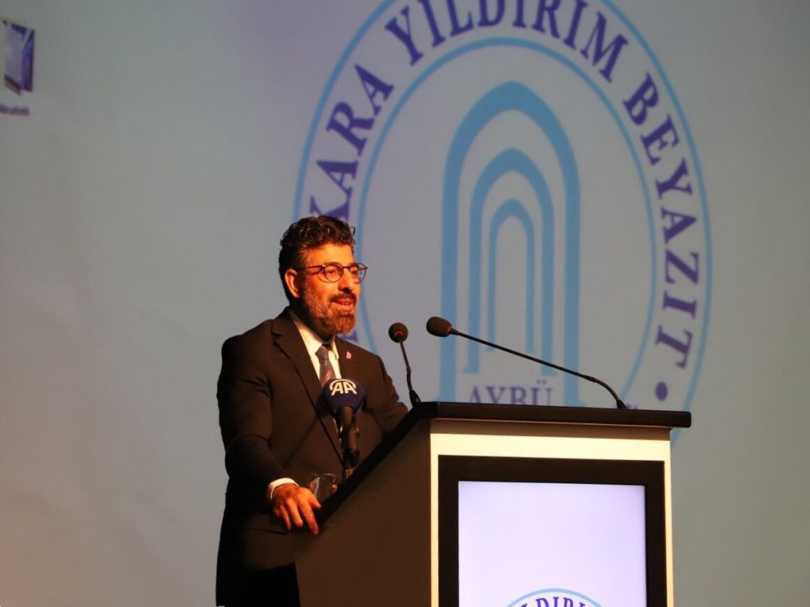 IBU Rector Prof. Dr. Lütfi Sunar Delivers Opening Speech at AI and Human Communication Panel